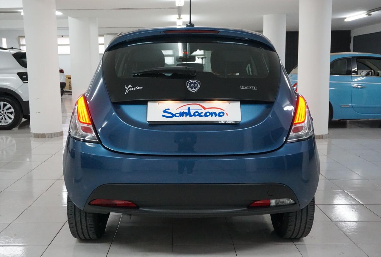 Lancia Ypsilon 1.0 FireFly 5 porte S&S Hybrid Silver