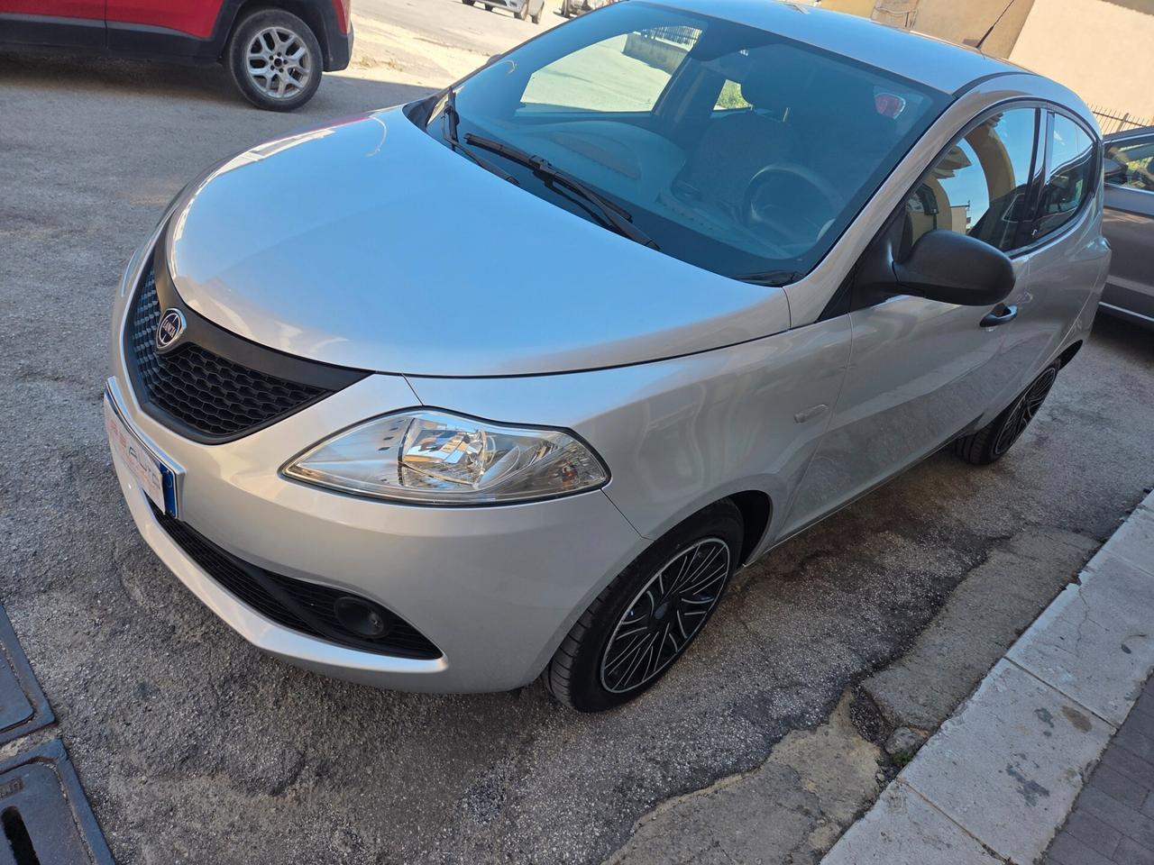 LANCIA YPSILON ANNO 2018 1.2 BENZ GPL KM 120000 CERTIF