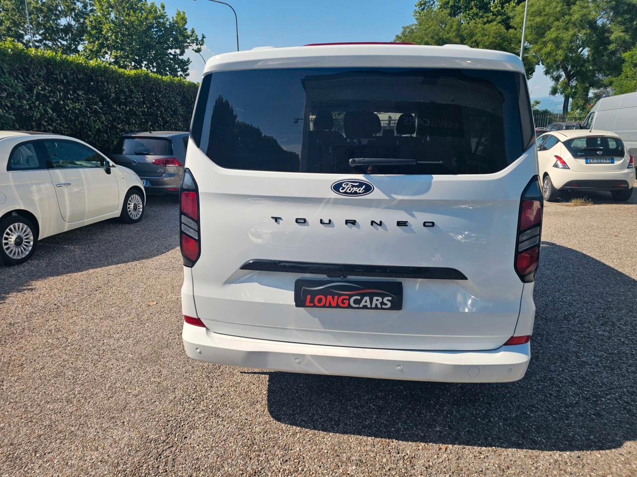 Ford Tourneo Courier custom titanium
