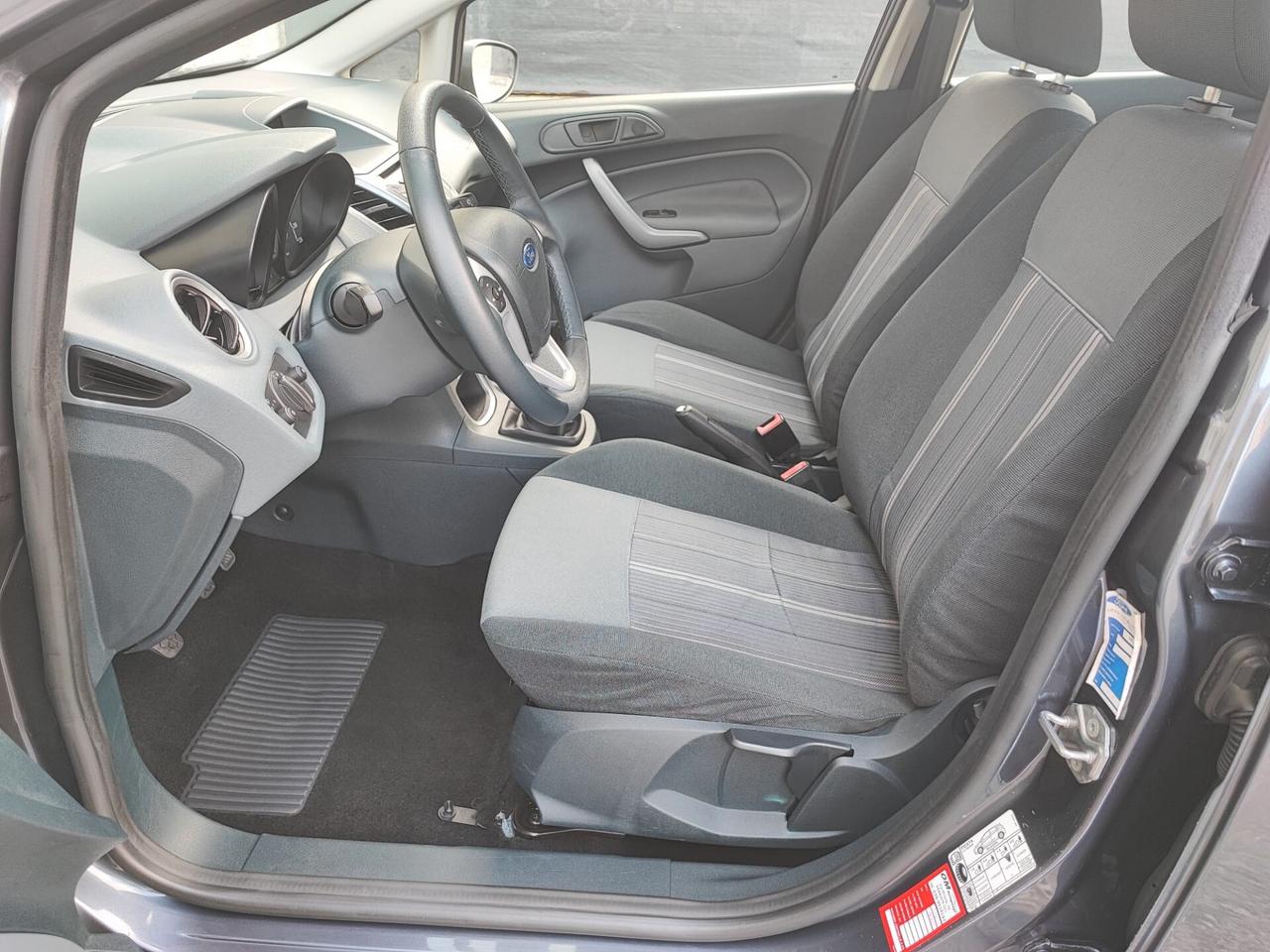 Ford Fiesta 1.2 BENZINA NEOPATENTATI 5 PORTE 2009