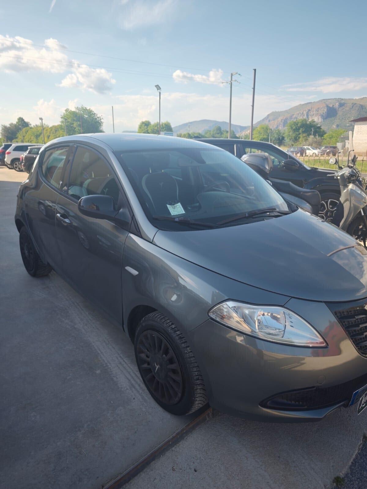 Lancia Ypsilon 1.2 69 CV 5 porte Gold garantita