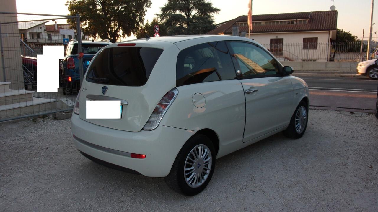 Lancia Ypsilon 1.4 Oro Ecochic GPL