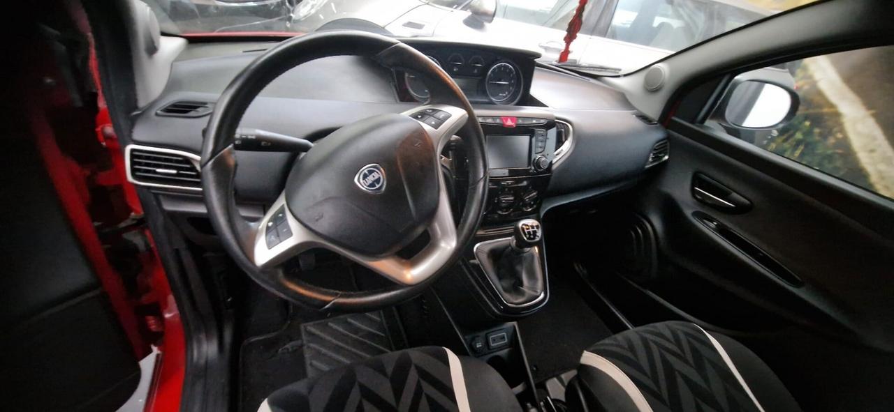 Lancia Ypsilon 1.2 69 CV 5 porte Gold