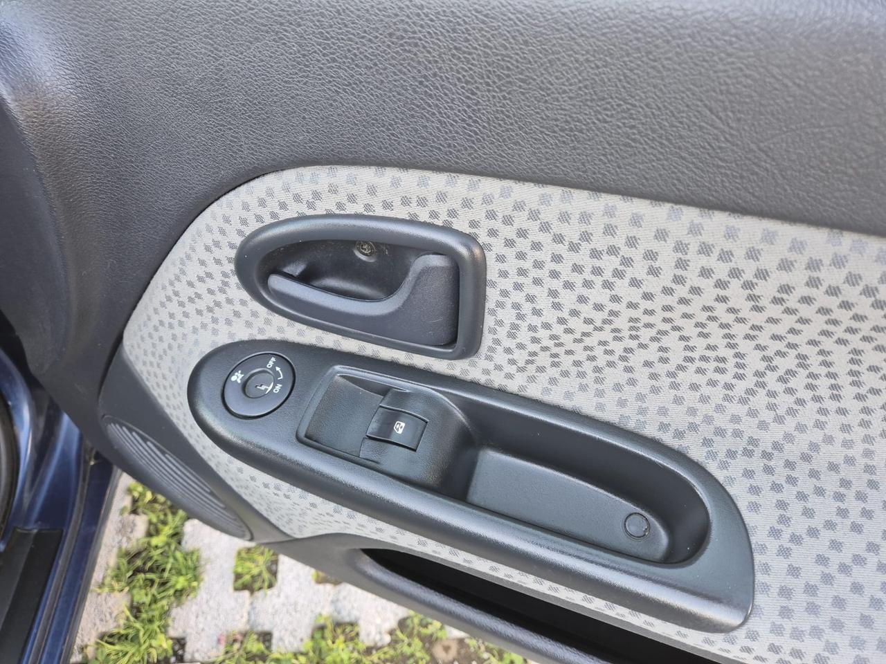 Renault Clio 1.2 cat 3 porte Confort Authentique