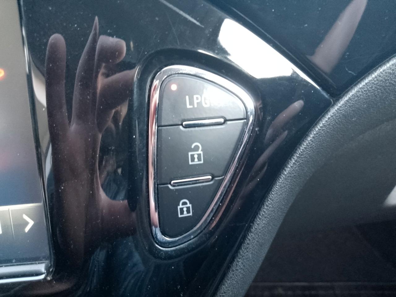 Opel Corsa 1.4 90CV GPL Tech