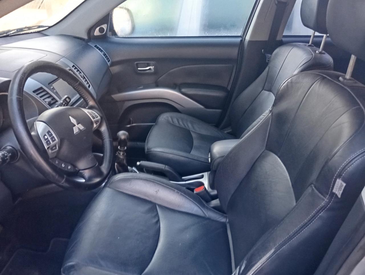 Mitsubishi Outlander 2.0 DI-D Instyle 7 posti