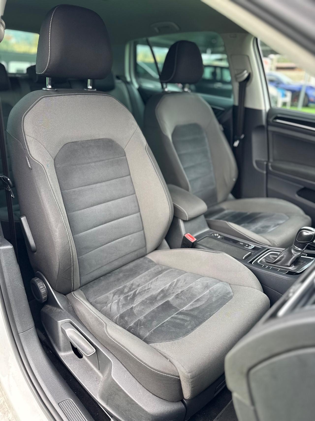 Volkswagen Golf 1.6 TDI 110cv DSG R-LINE ALLESTIMENTO