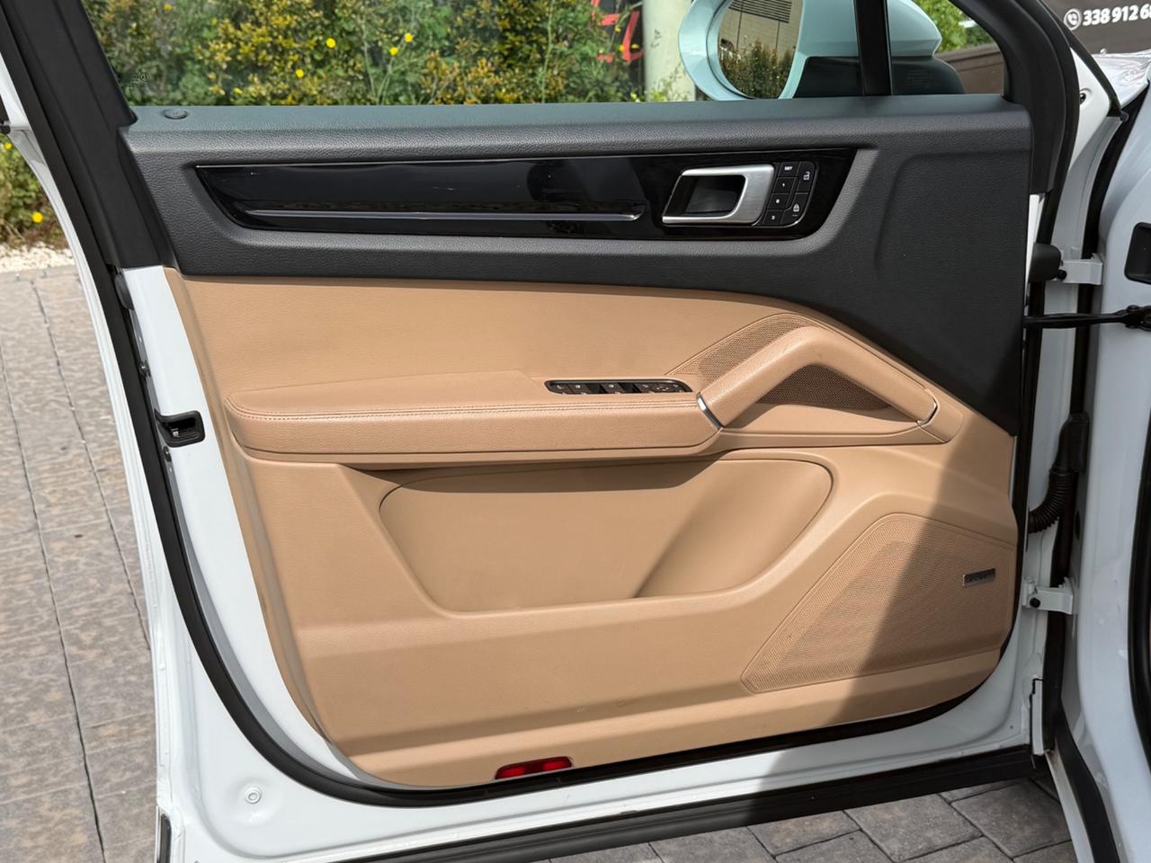 Porsche Cayenne Coupé 3.0 V6 Platinum Edition IVA ESPOSTA