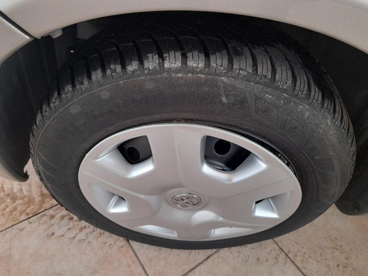 Toyota Yaris 1.0i 16V cat 5 porte Sol '03