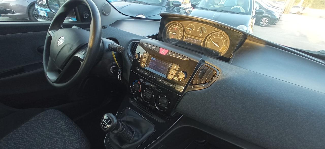 Lancia Ypsilon 1.0 Hybrid