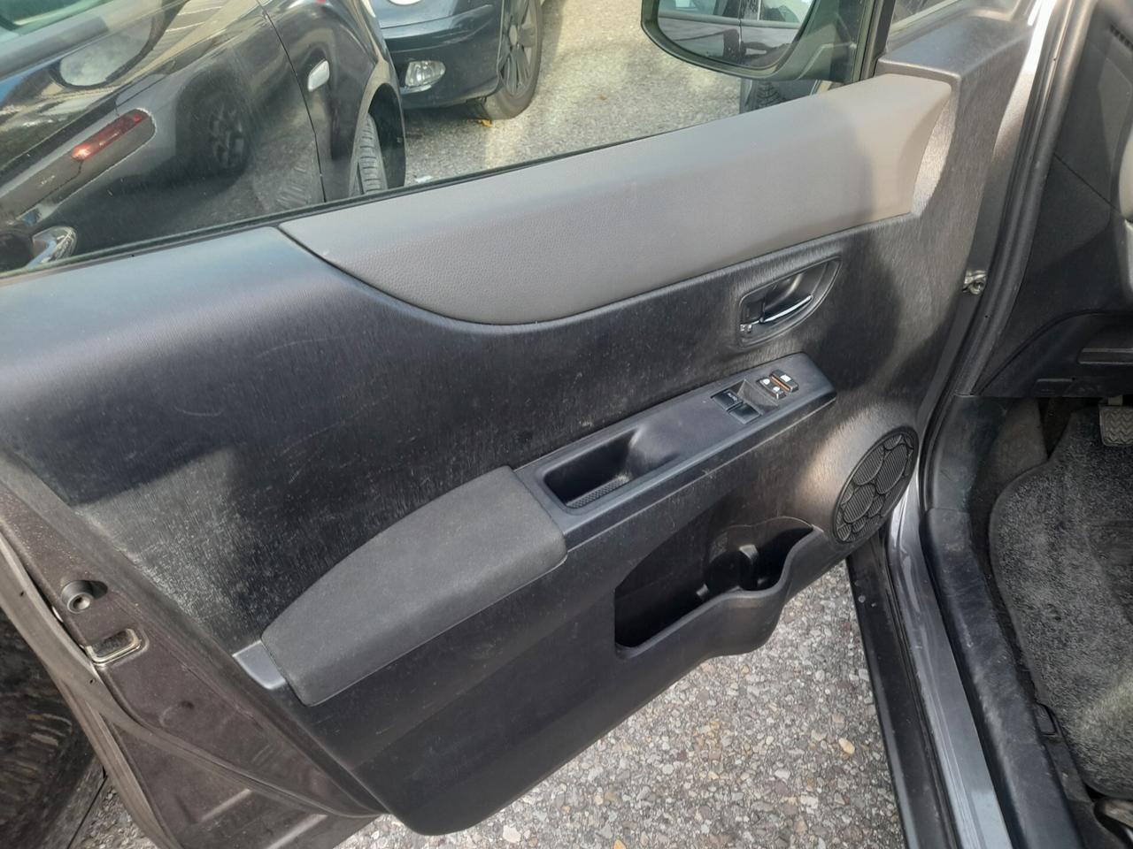 Toyota yaris 1000 benzina