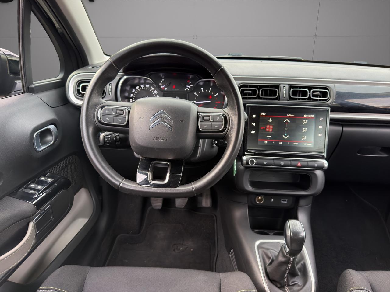 Citroen C3 1.2 Shine 83cv - Unipro - Promo Finanziamento - Neopatatentati - Tagliandi certificati - Cerchi in lega - Schermo - Clima Automatico