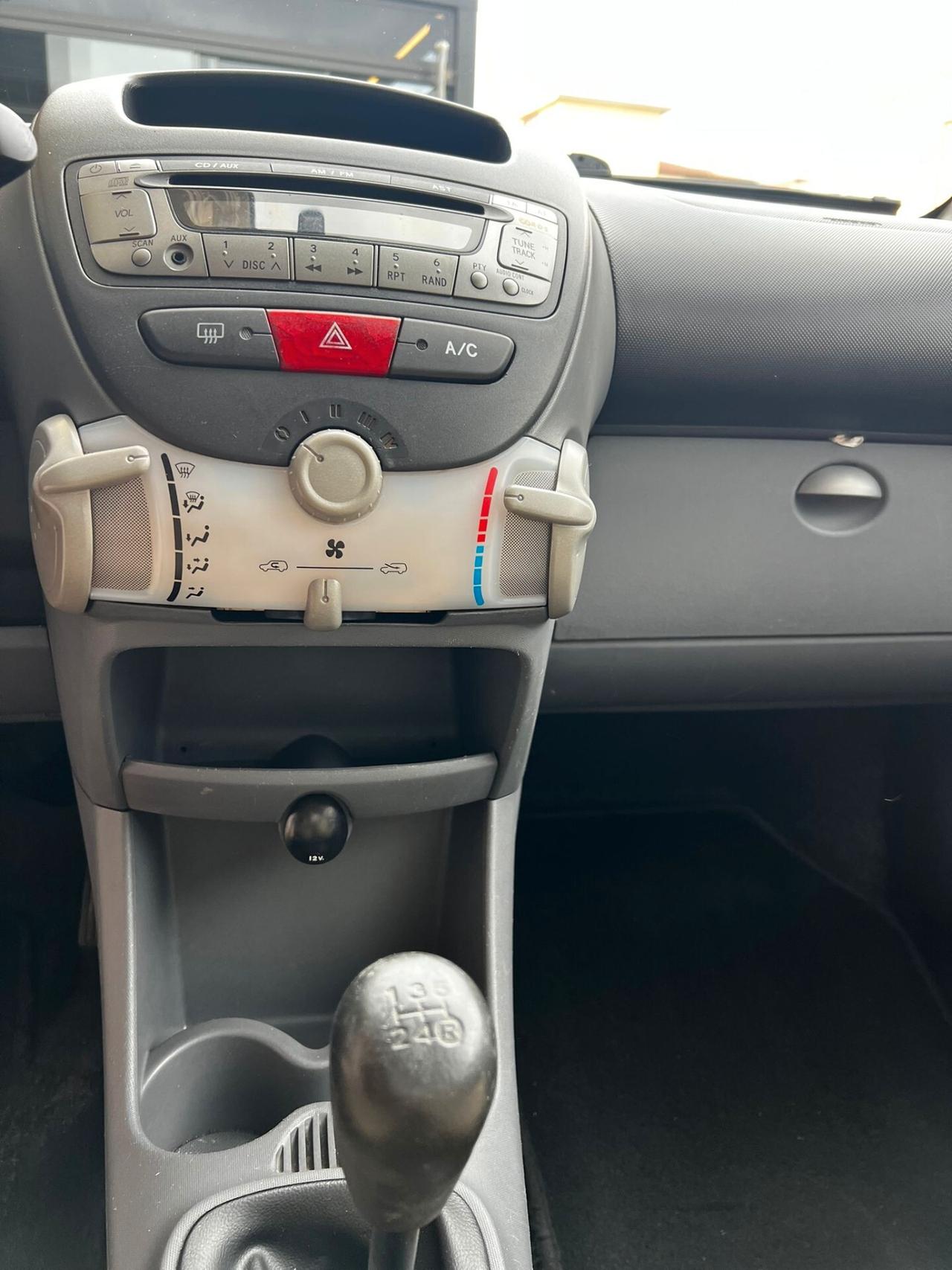 Peugeot 107 1.0 68CV 5p. Sweet Years NEOPATENTATI