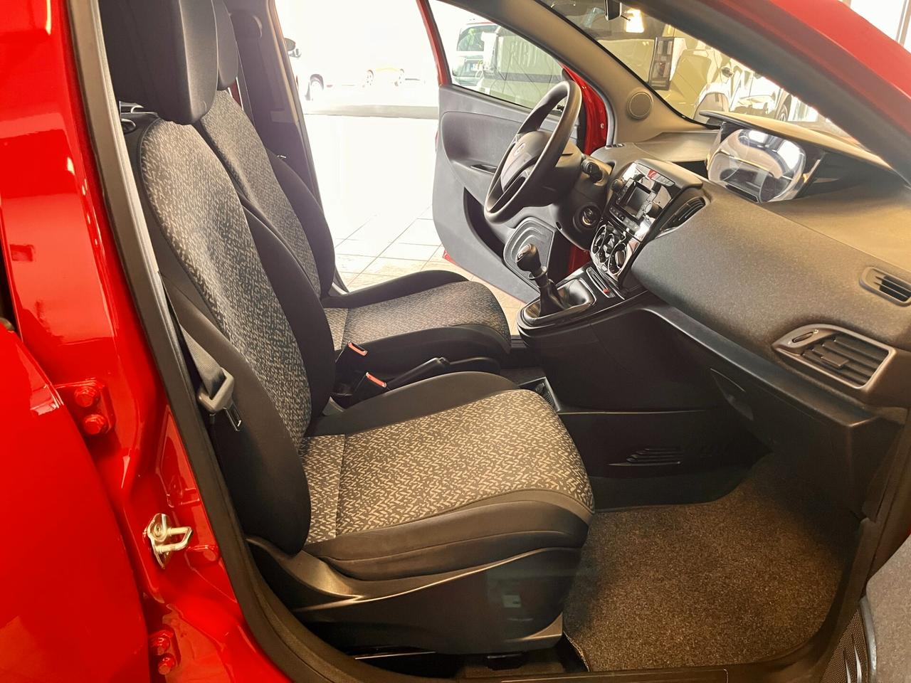 Lancia Ypsilon 1.2 69 CV 5 porte S&S Gold