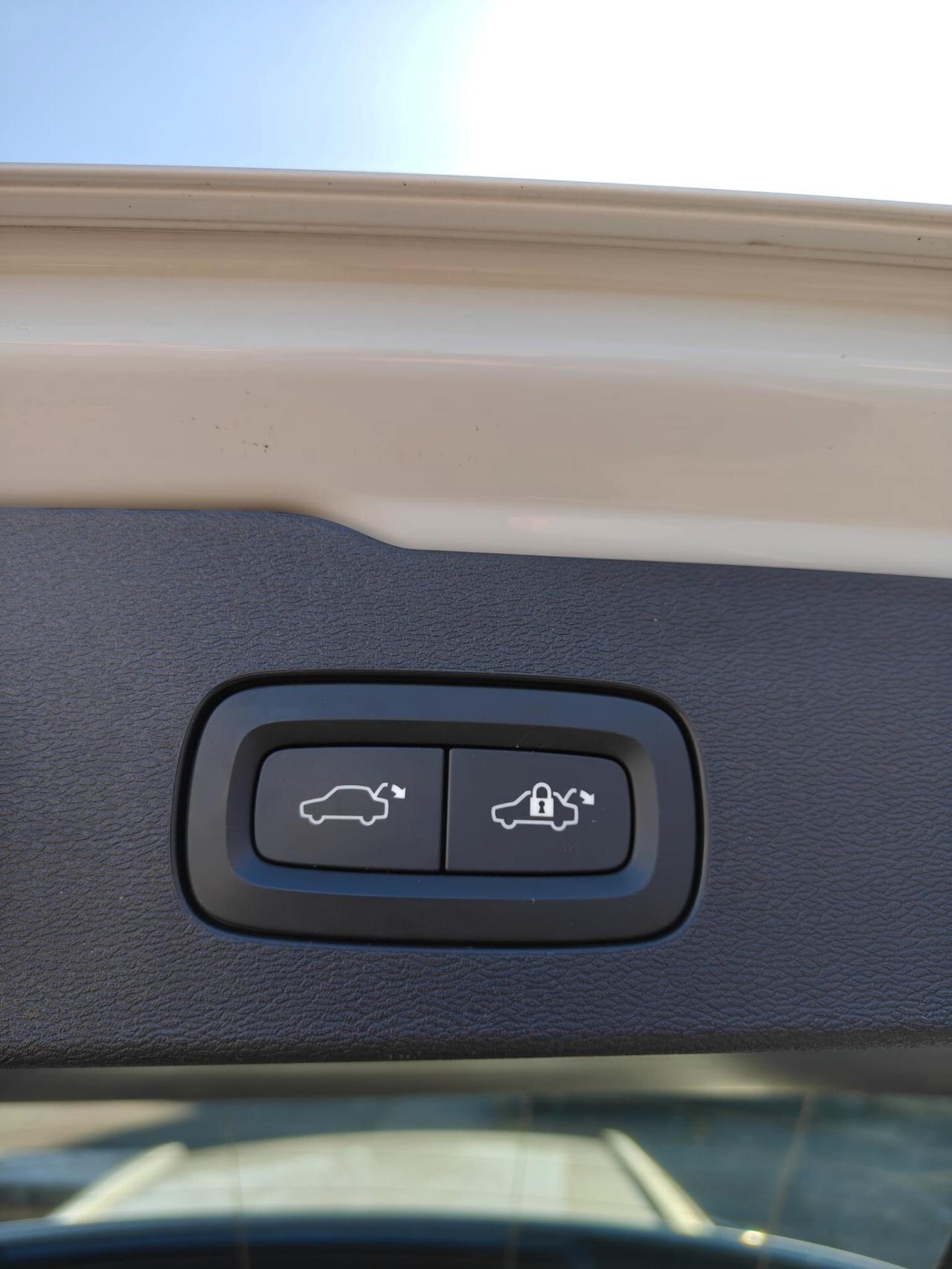 Volvo V60 Cross Country B4 (d) AWD automatico Plus