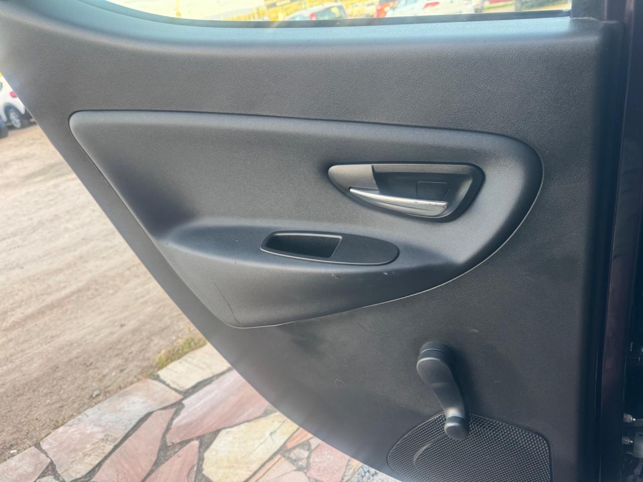 Lancia Ypsilon 1.2 69 CV 5 porte S&S Platinum