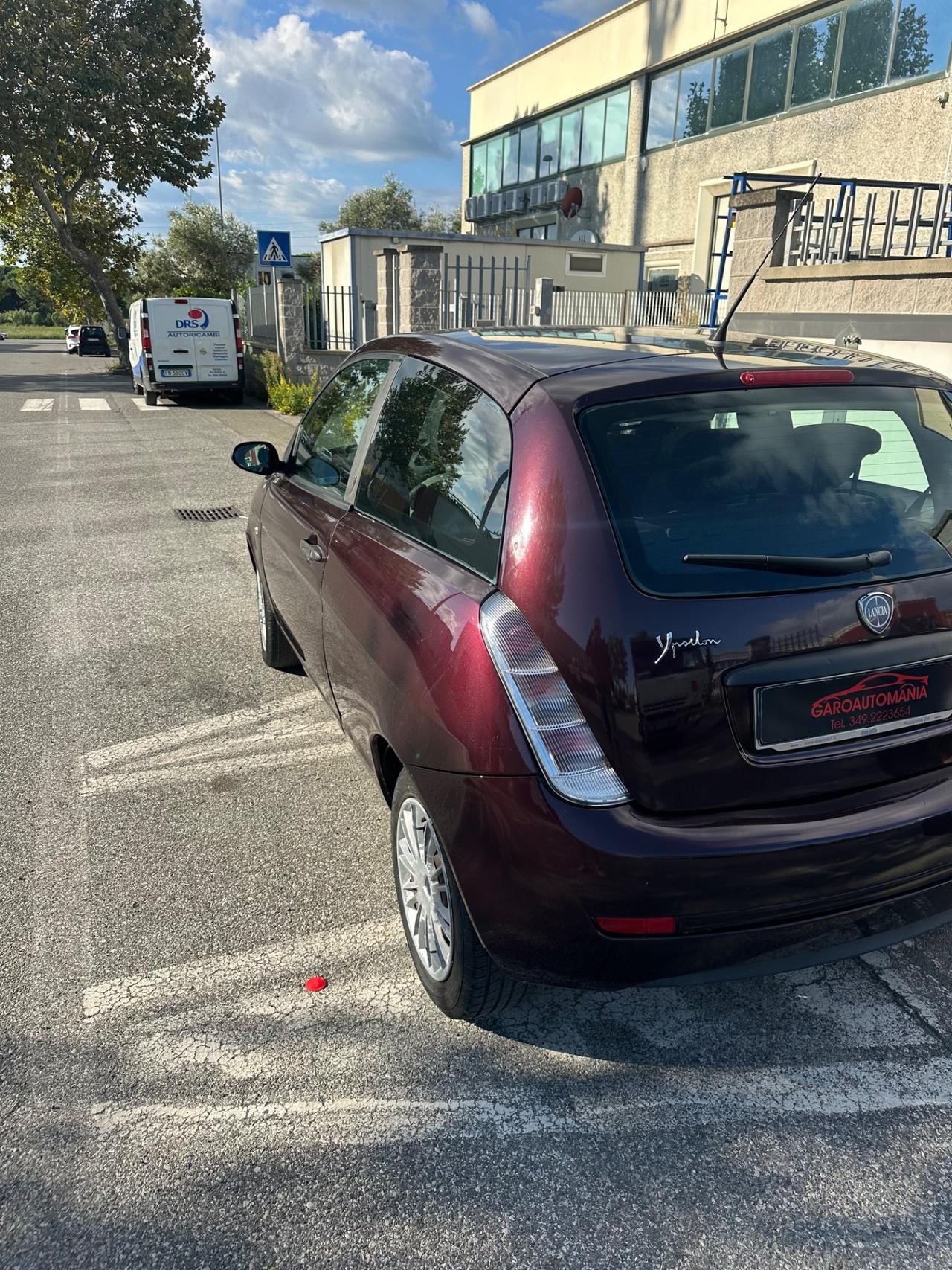 Lancia Ypsilon 1.3 MJT 75 CV Platino
