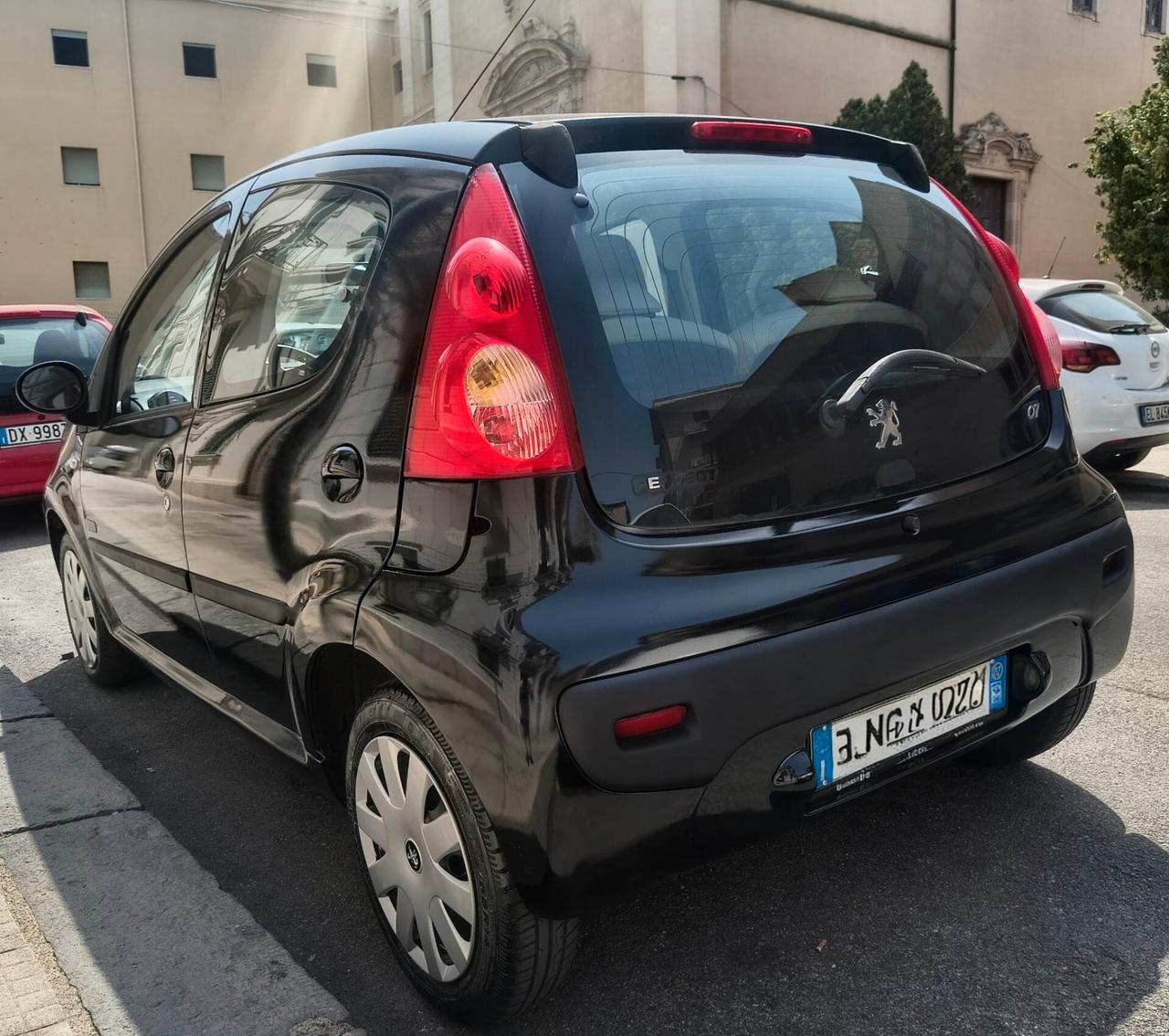 Peugeot 107 1.0 68CV 3p. Plaisir