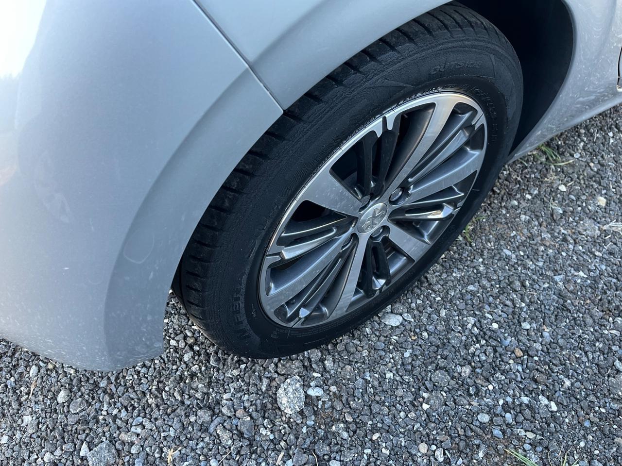 Peugeot 208 PureTech 82 3 porte Active