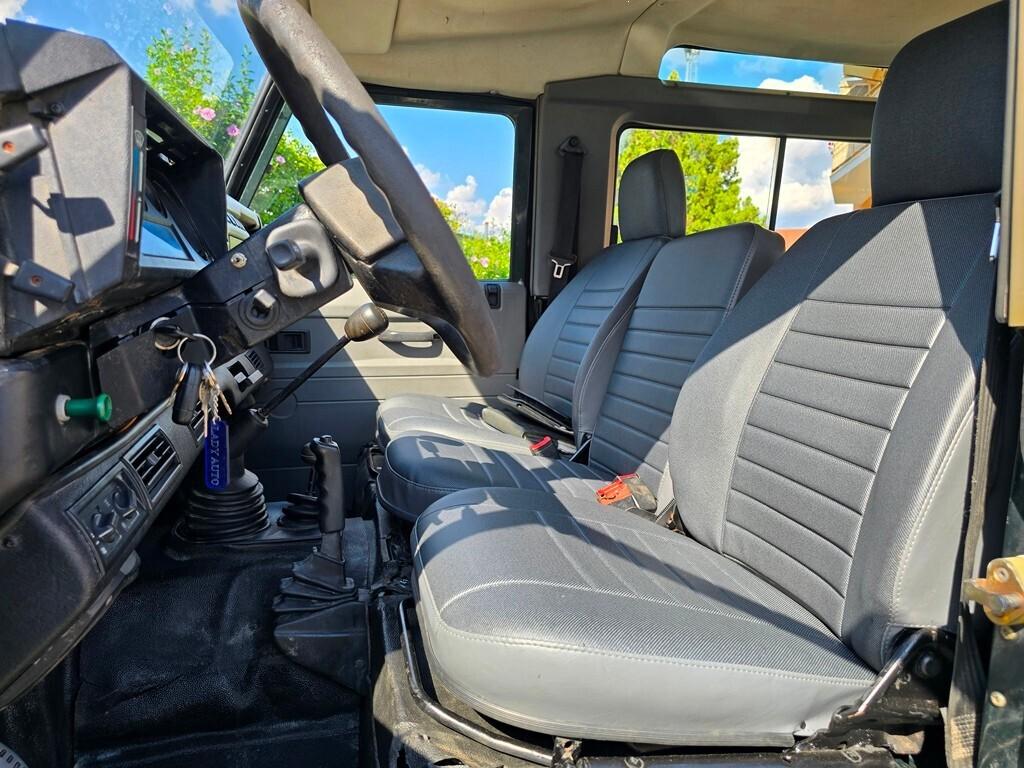 Land Rover Defender 90 TD5 RESTAURATA!