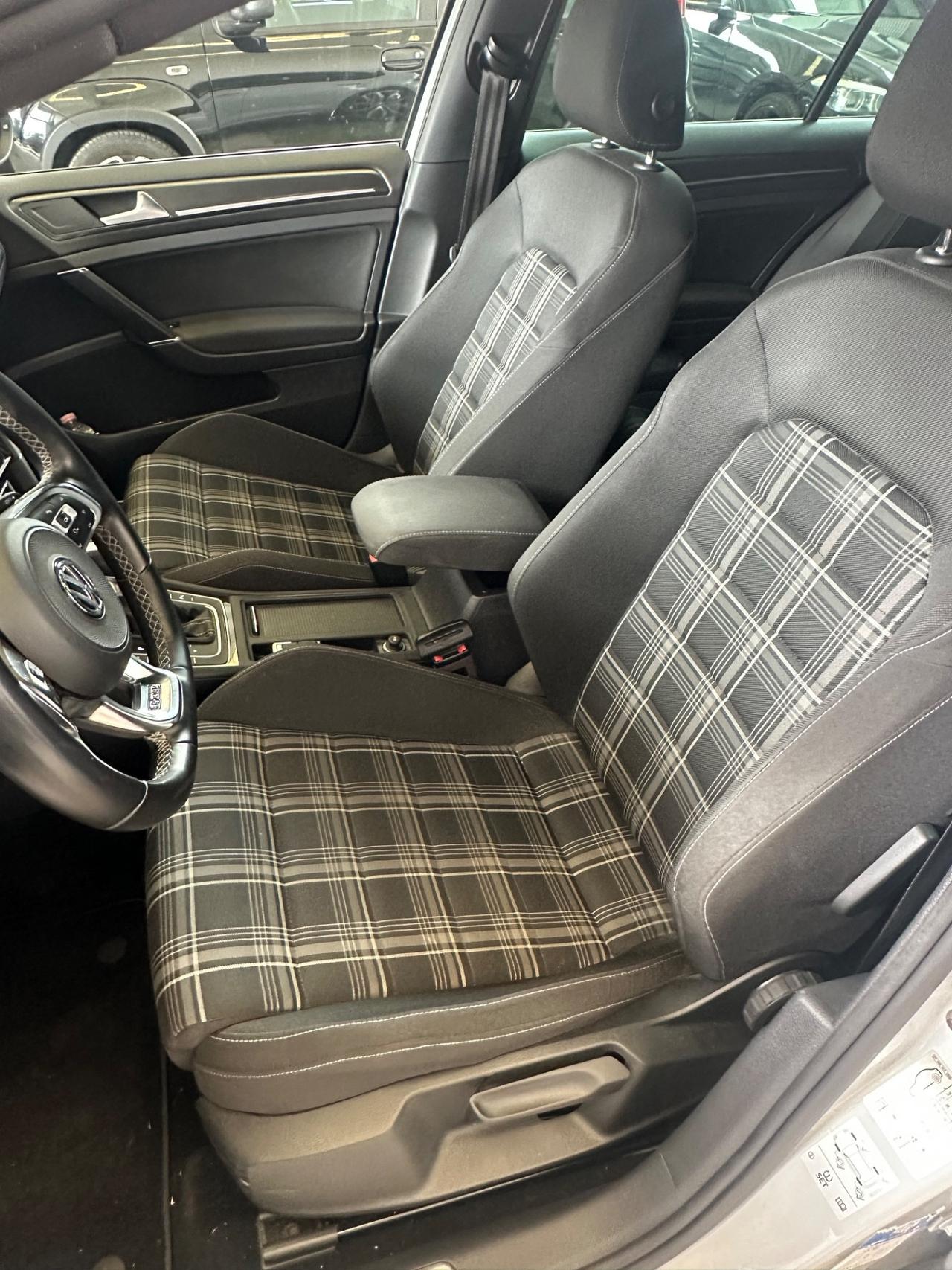Volkswagen Golf 2.0 TDI DSG 5p. Highline BlueMotion Technology