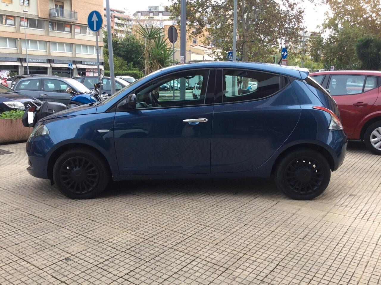 Lancia Ypsilon 1.0 FireFly 5 porte S&S Hybrid Ecochic Silver