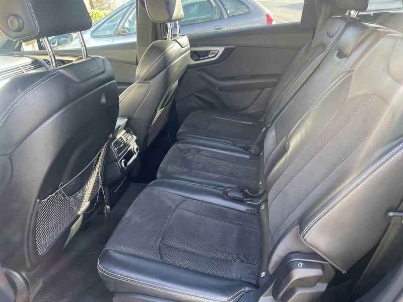 Audi Q7 3.0 TDI quattro tiptronic S- LINE