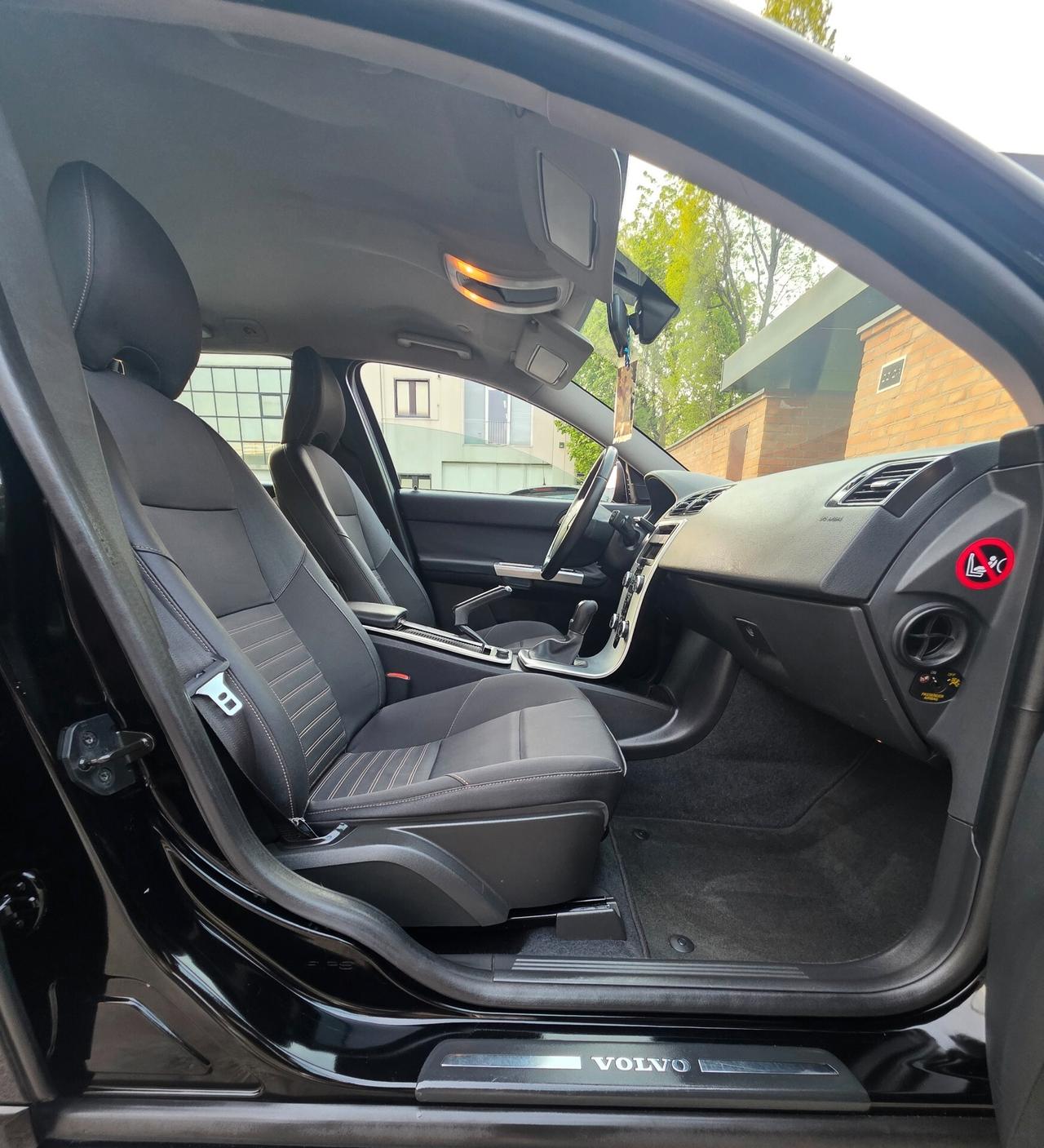 Volvo V50 D2 R-design neopatentati euro5B