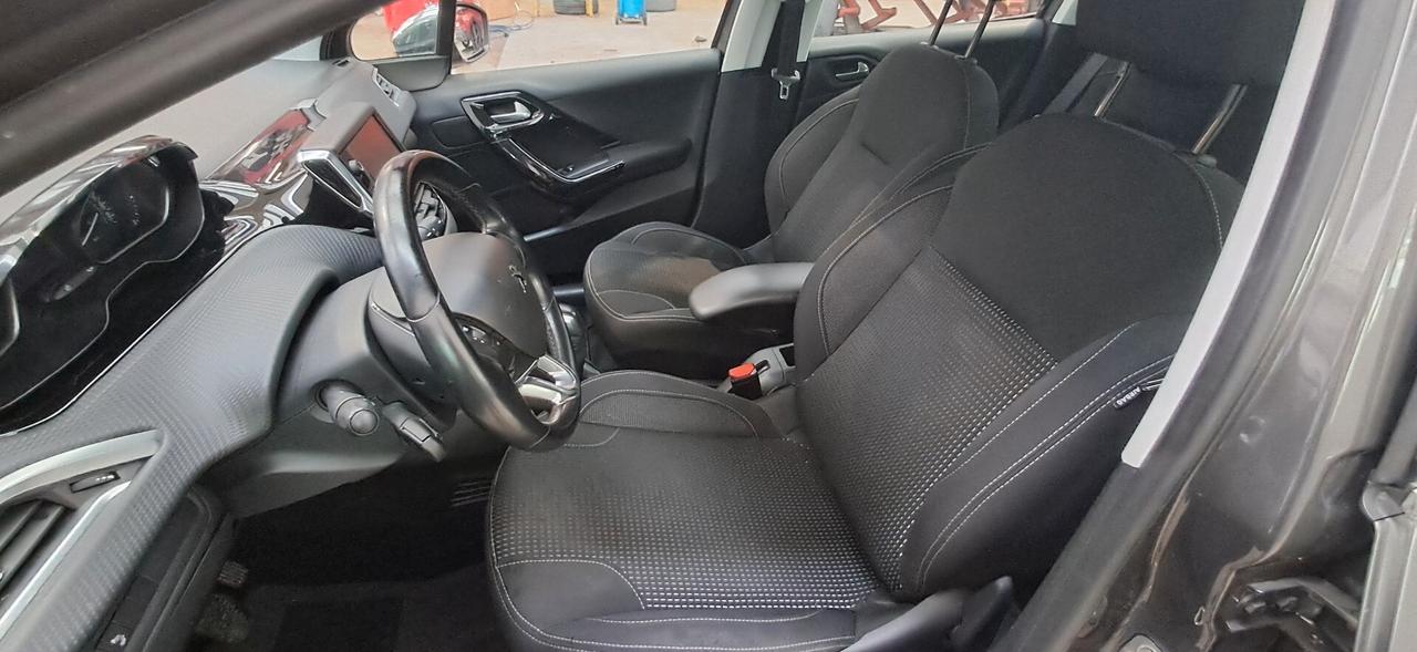 Peugeot 208 PureTech 1.2 km 0