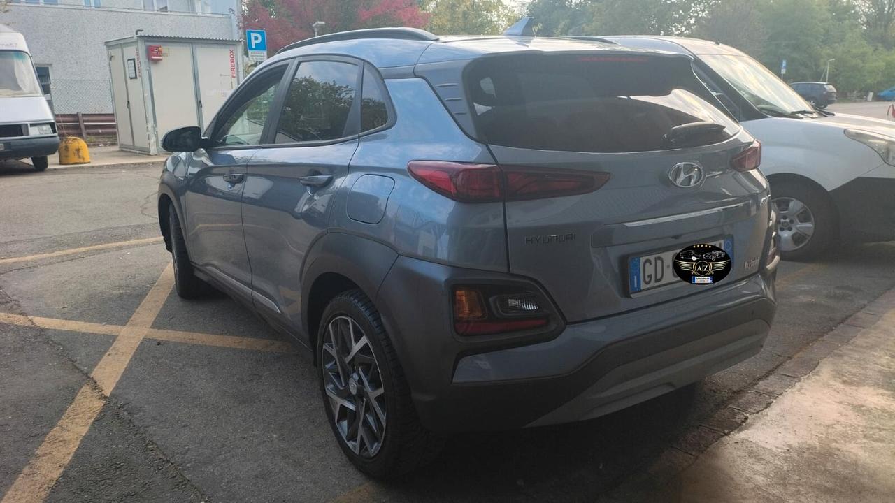 Hyundai Kona adatta a neo patentati