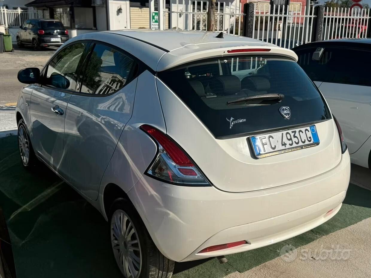 Lancia Ypsilon 2016 GPL di serie