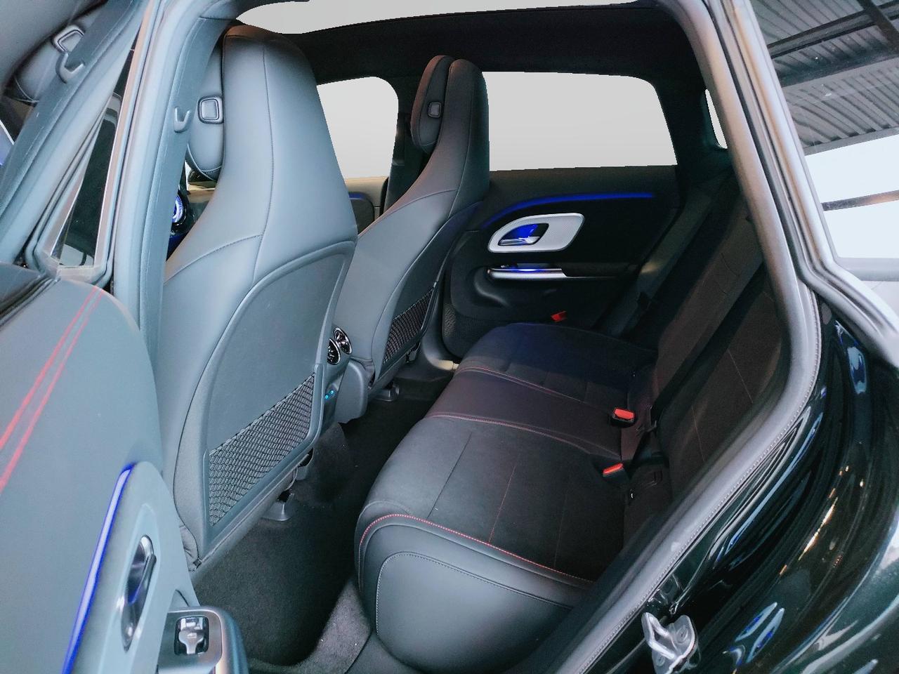 Mercedes-Benz CLA 250+ con tecnologia EQ