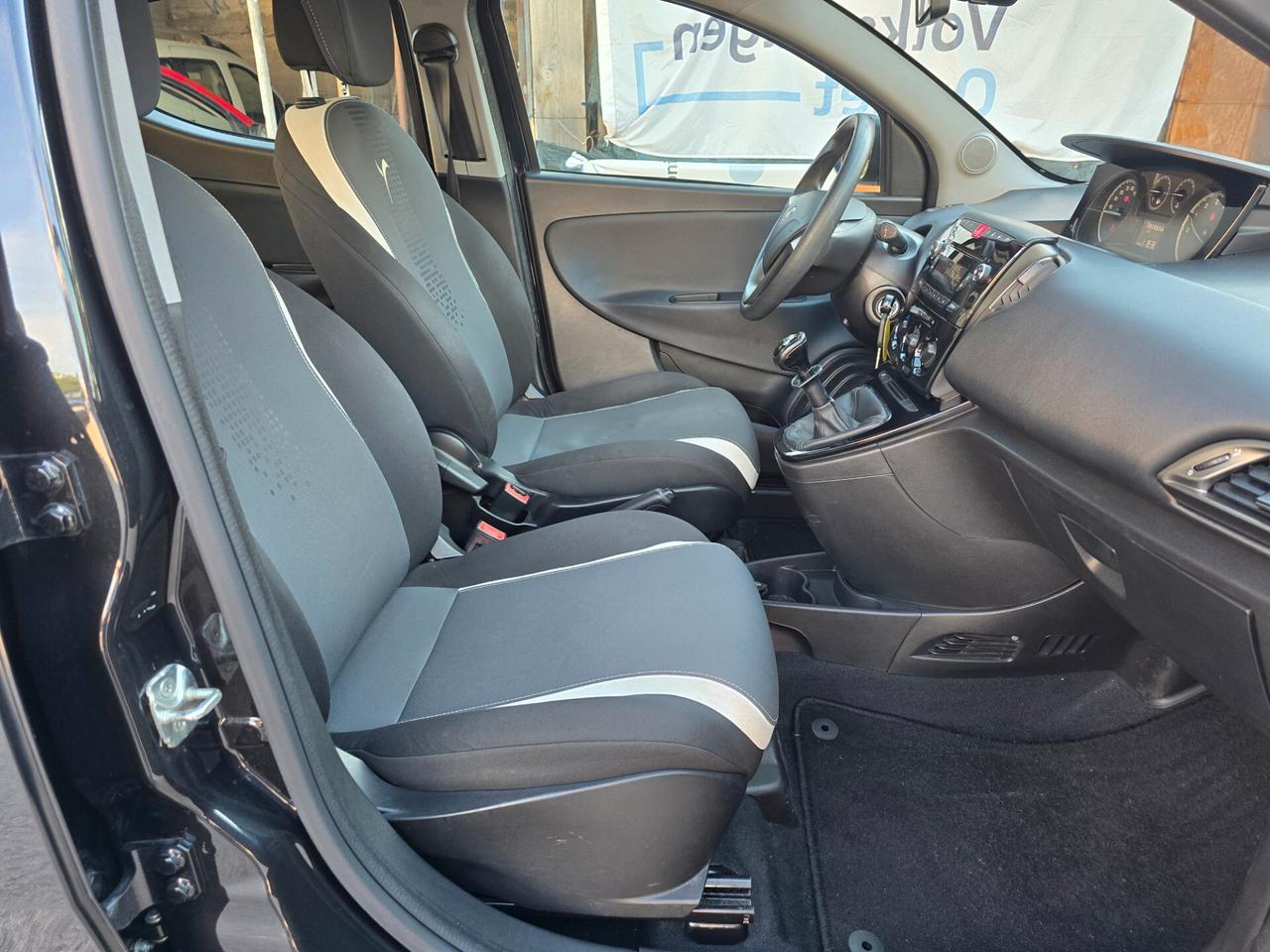 Lancia Ypsilon 0.9 TwinAir metano full opt nuova 2014
