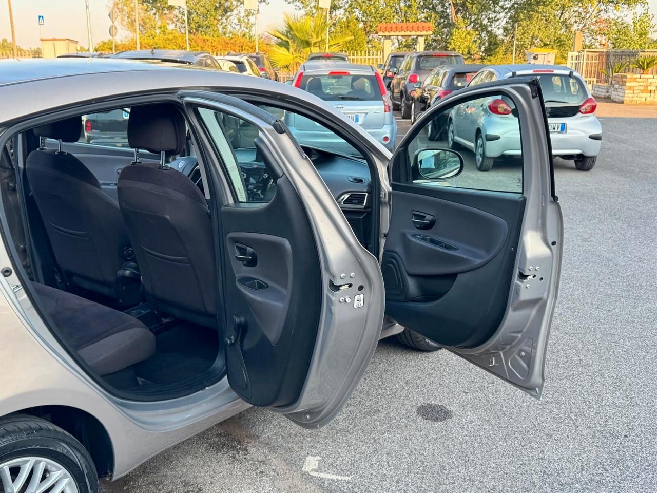 Lancia Ypsilon 1.2 BENZ 69CV GOLD 2013