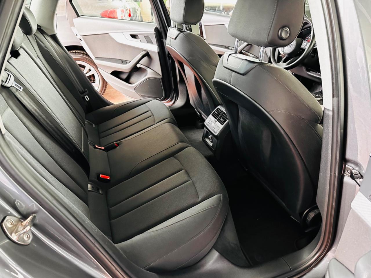 Audi A4 35 TDI 150CV S-Tronic 7Marce F1 S-Line