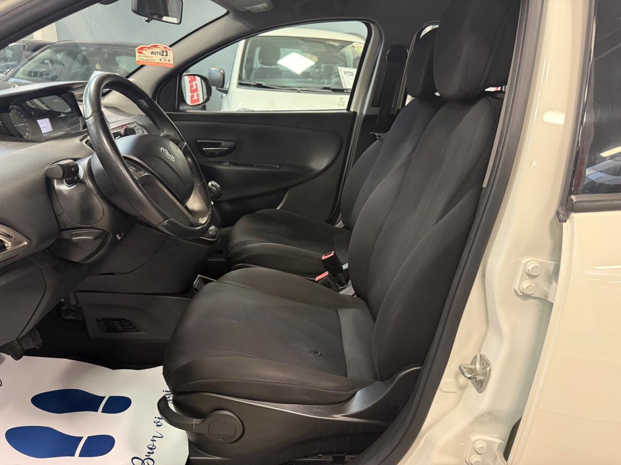 Lancia Ypsilon 1.2 69 CV 5 porte S&S Platinum Ok Neopatentati