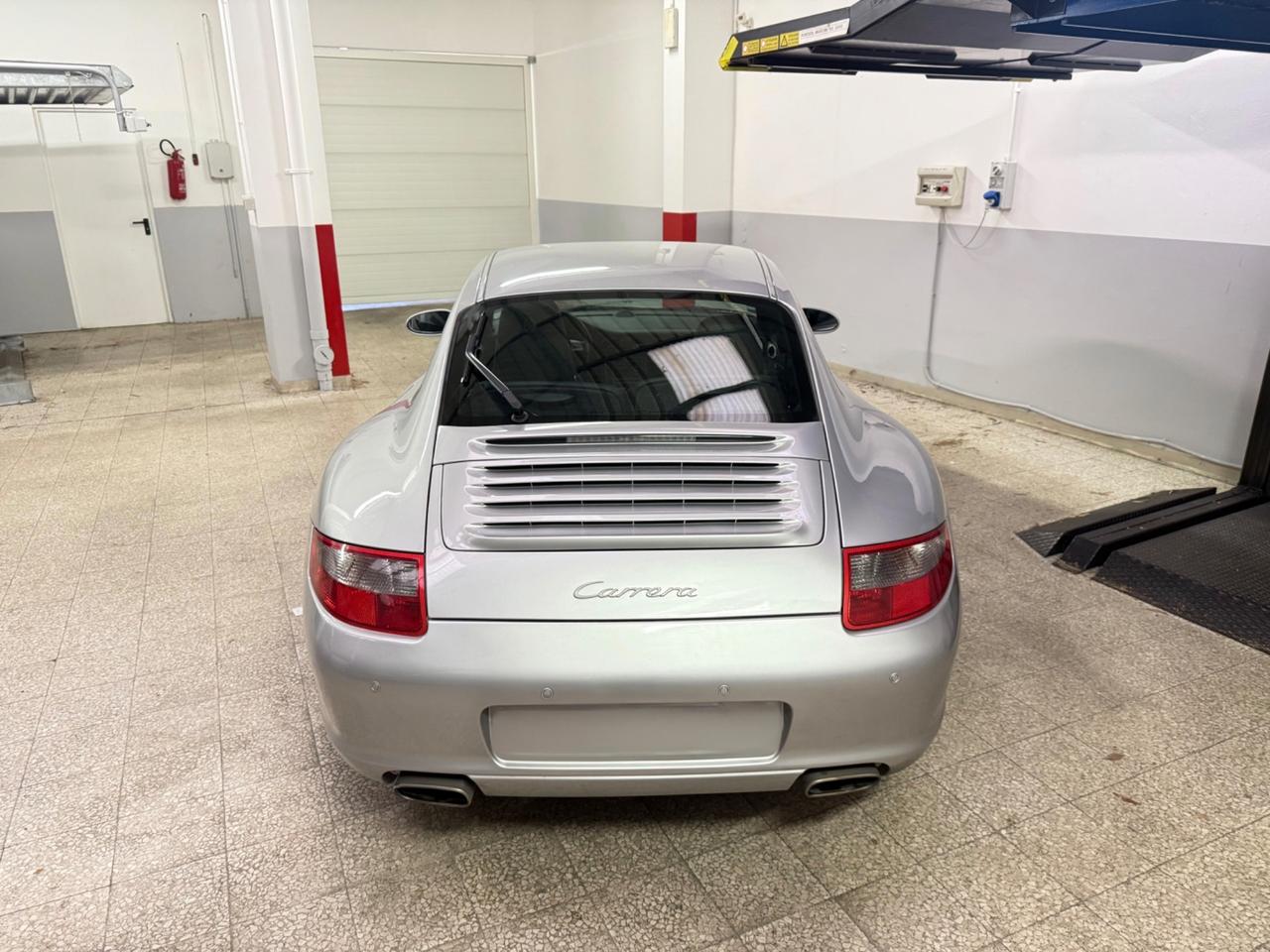 Porsche 911 Carrera manuale