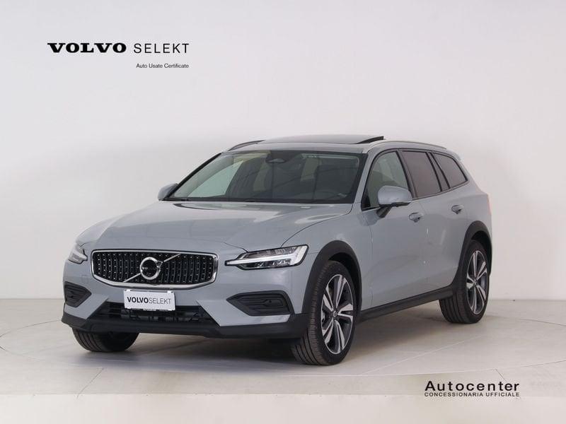 Volvo V60 Cross Country B5 AWD automatico Plus Dark