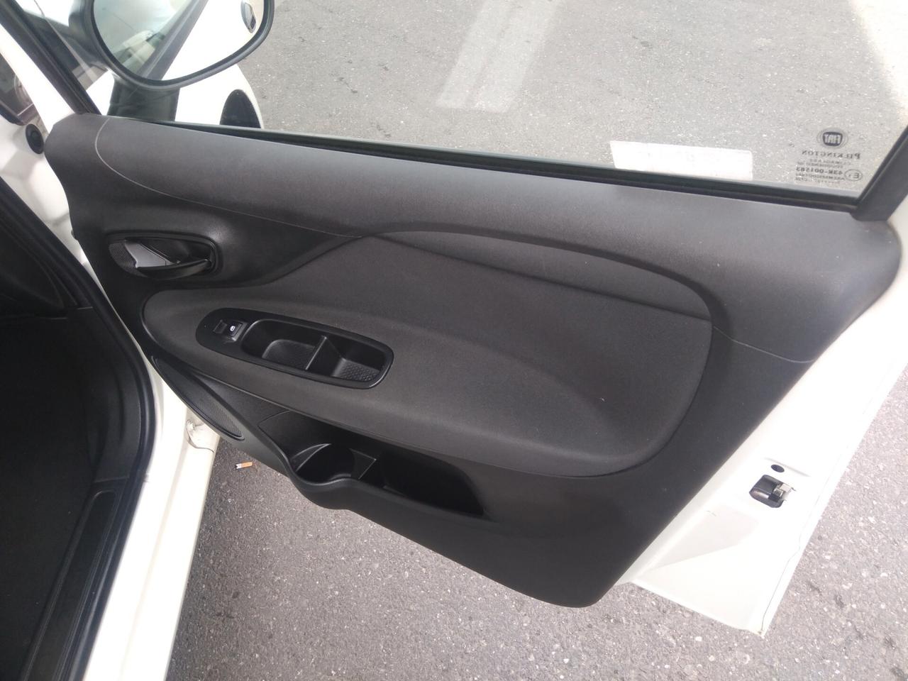 Fiat Punto 1.4 8V 77cv 5 porte Natural Power Street x neopatentati