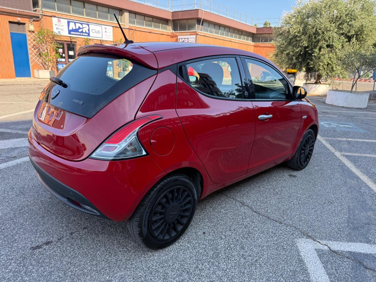 Lancia Ypsilon 1.0 FireFly 5 porte S&S Hybrid Ecochic Silver