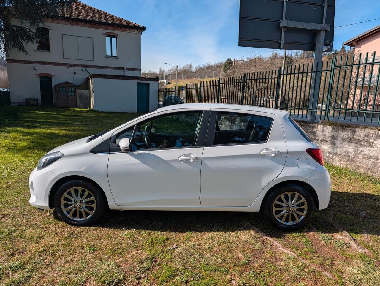 Toyota Yaris 1.3 5 porte Lounge Multidrive S AUTOMATICA