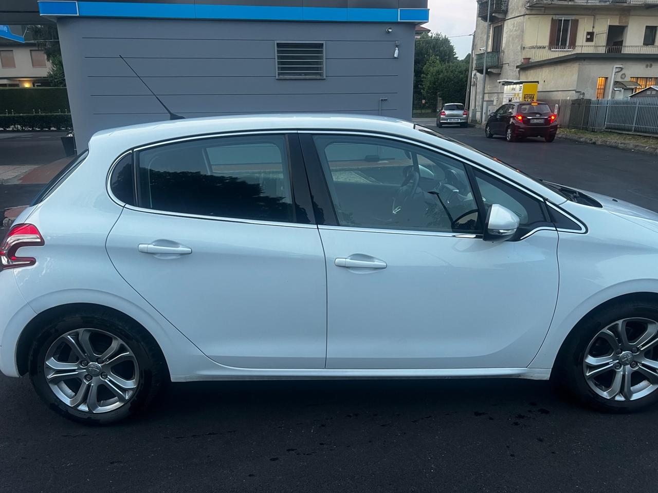 Peugeot 208 PureTech 82 5 porte Allure