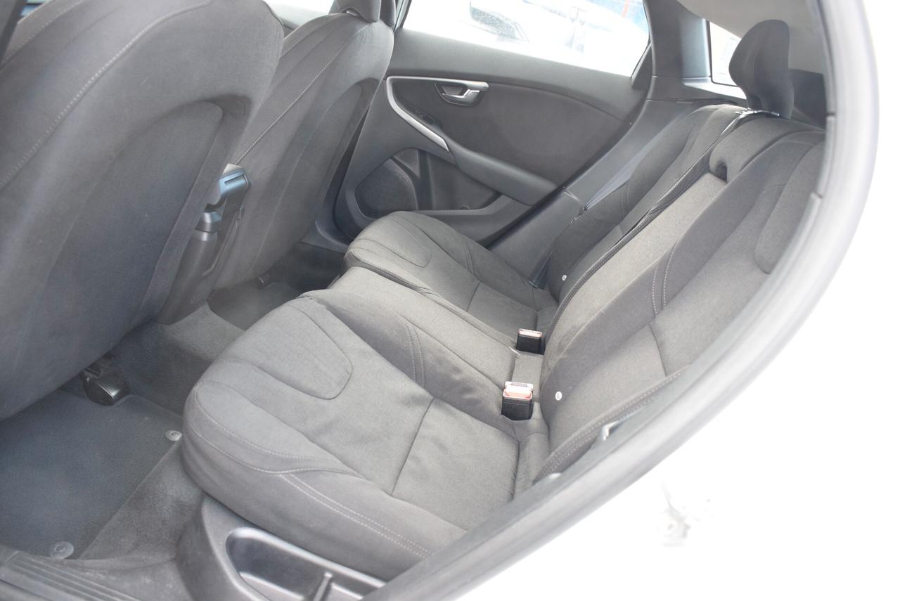 Volvo V40 GANCIO D2 1.6 115CV Business Edition NAVI CRUISE SENSORI BT OK NEOPATENTATI