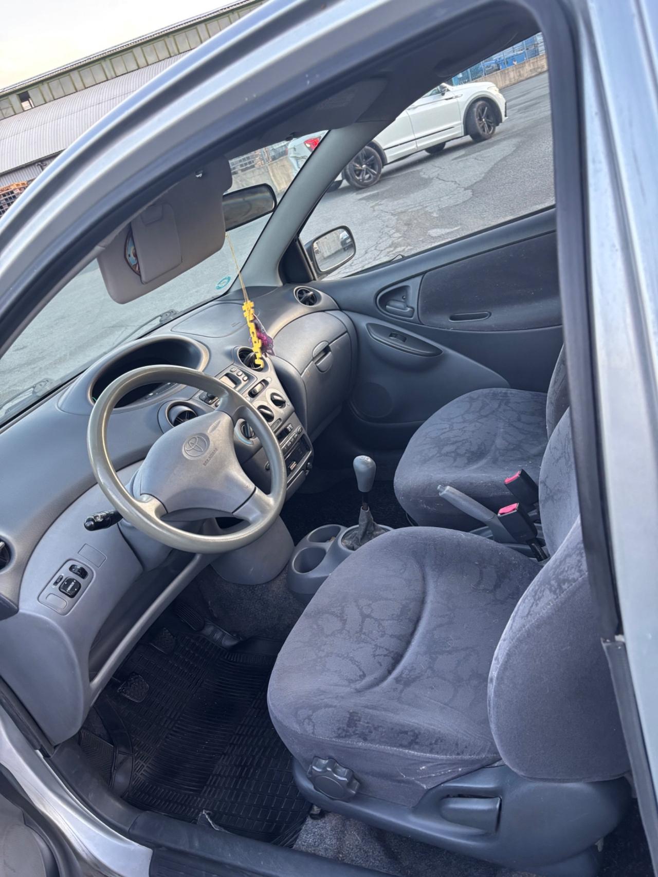 Toyota Yaris 1.0i 16V cat 3 porte Sol