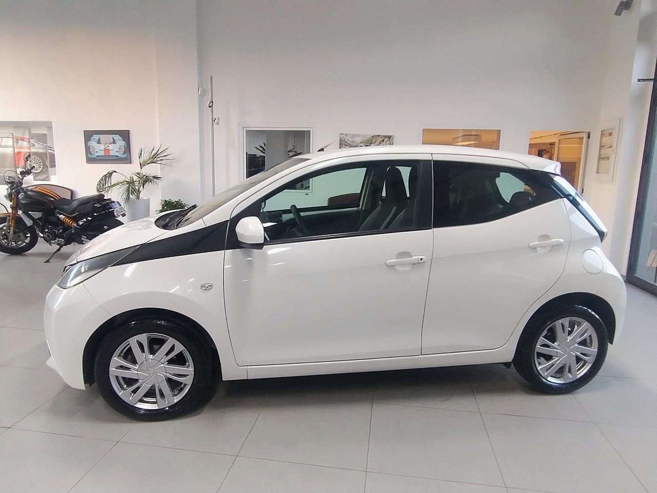 Toyota Aygo 1.0 VVT-i 69 CV 5 porte x-play