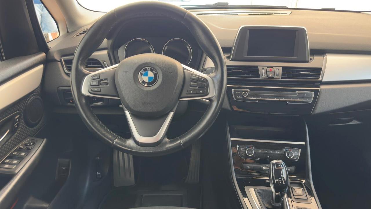 Bmw 2er Active Tourer 220d Advantage aut.