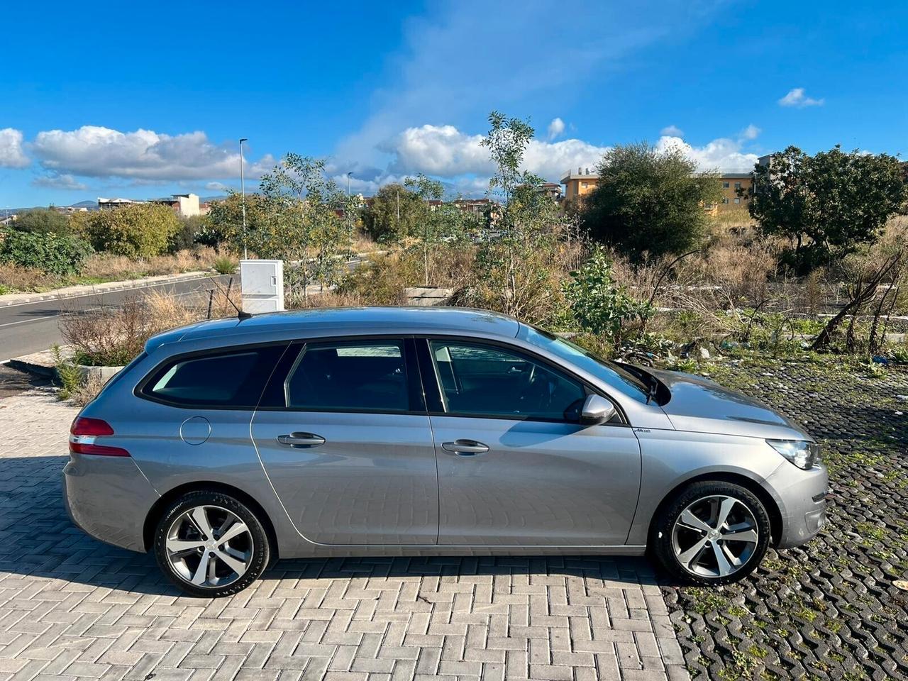 Peugeot 308 BlueHDi 1.6 diesel 120cv SW Allure perfetta anno 2017