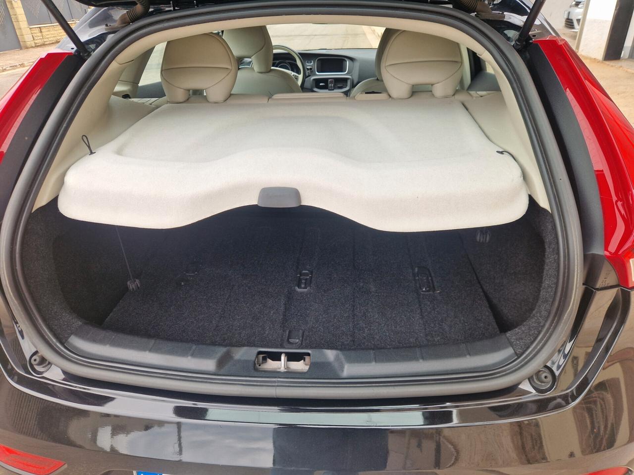 Volvo V40 D2