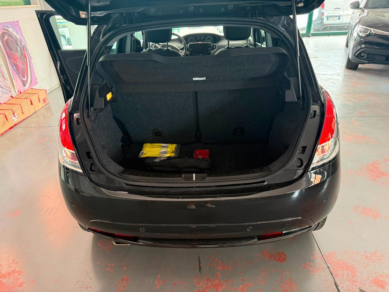 Lancia Ypsilon 1.0 FireFly 5 porte S&S Hybrid Gold