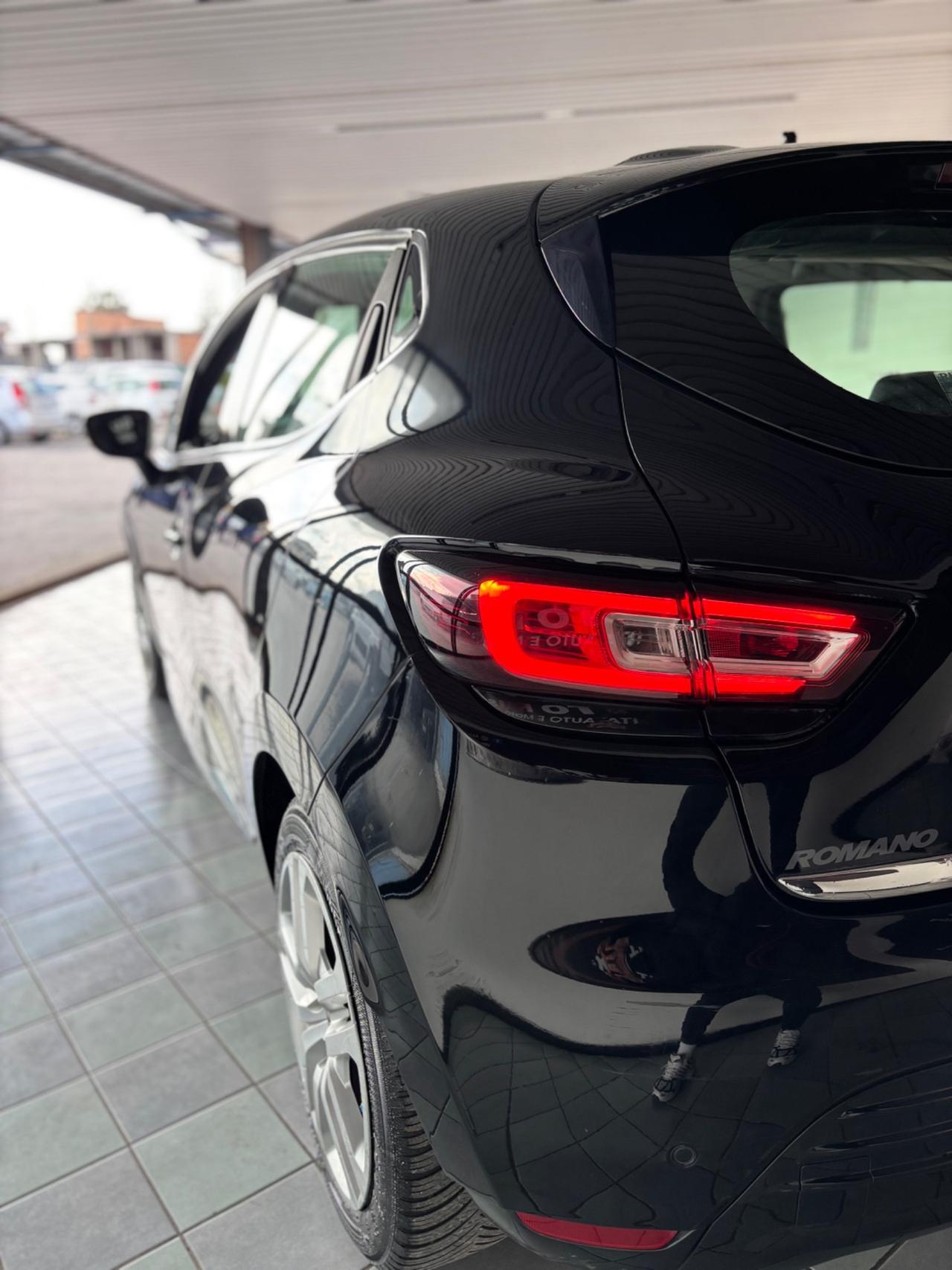 Renault Clio TCe 12V 90 CV 5 porte Moschino Intens